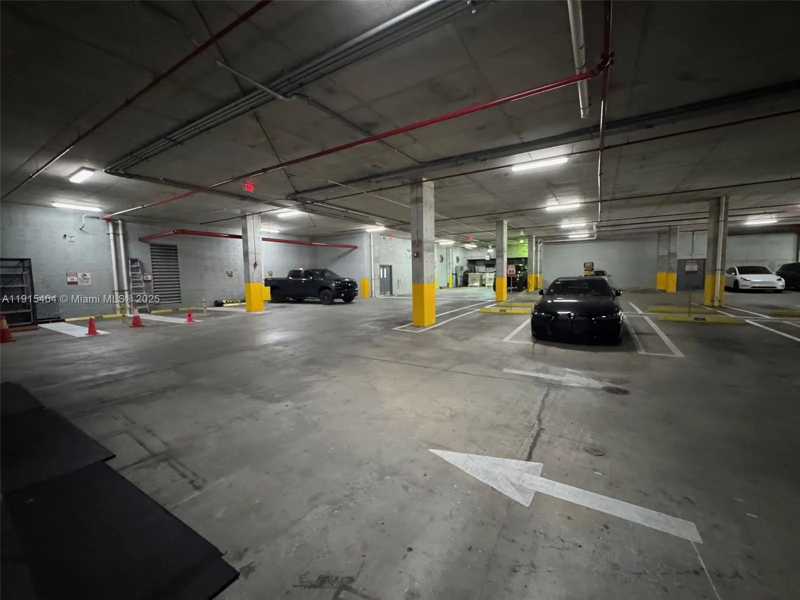 169 Sw 7th St Cu-c & Cu-d, Miami, Florida 3313, Miami, Florida 33130, ,Commercial Lease,For Rent,169 Sw 7th St Cu-c & Cu-d, Miami, Florida 3313,A11915404