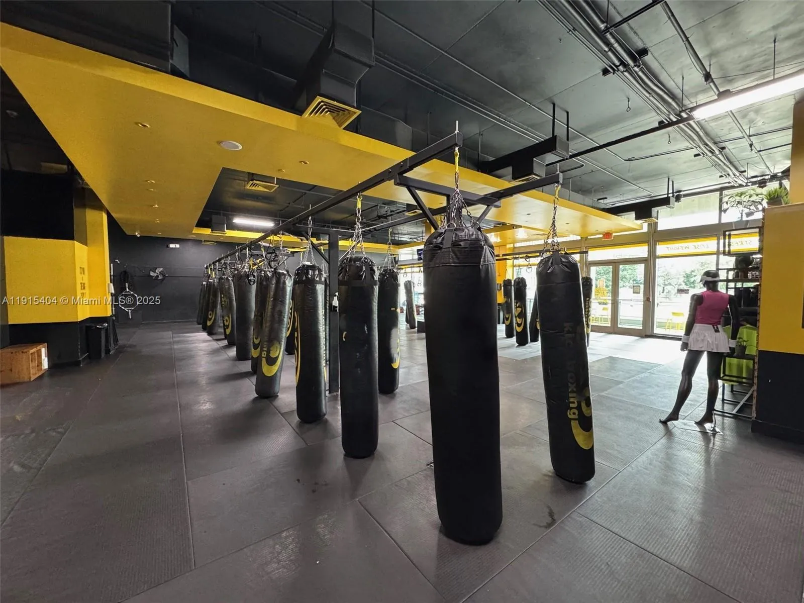 169 Sw 7th St Cu-c & Cu-d, Miami, Florida 3313, Miami, Florida 33130, ,Commercial Lease,For Rent,169 Sw 7th St Cu-c & Cu-d, Miami, Florida 3313,A11915404