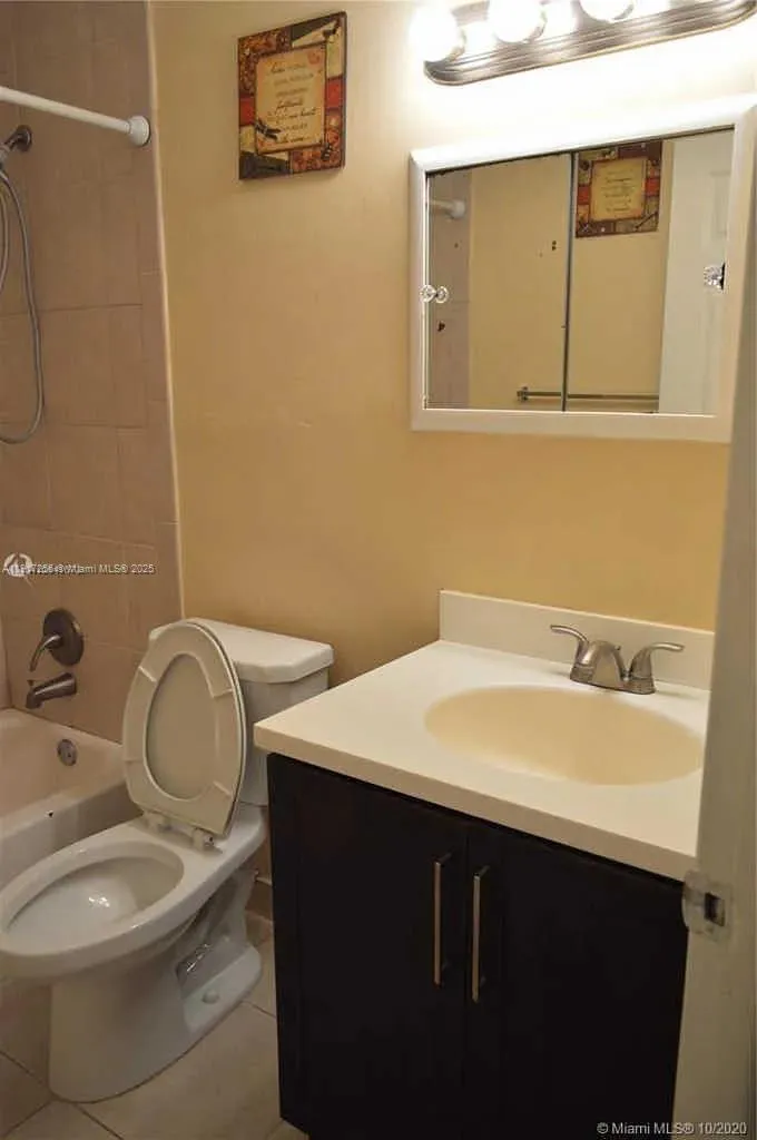 200 N 69th Terrace, Hollywood 1153 SF