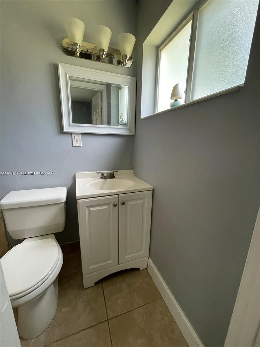 340 N 68th Avenue, Hollywood 1165 SF