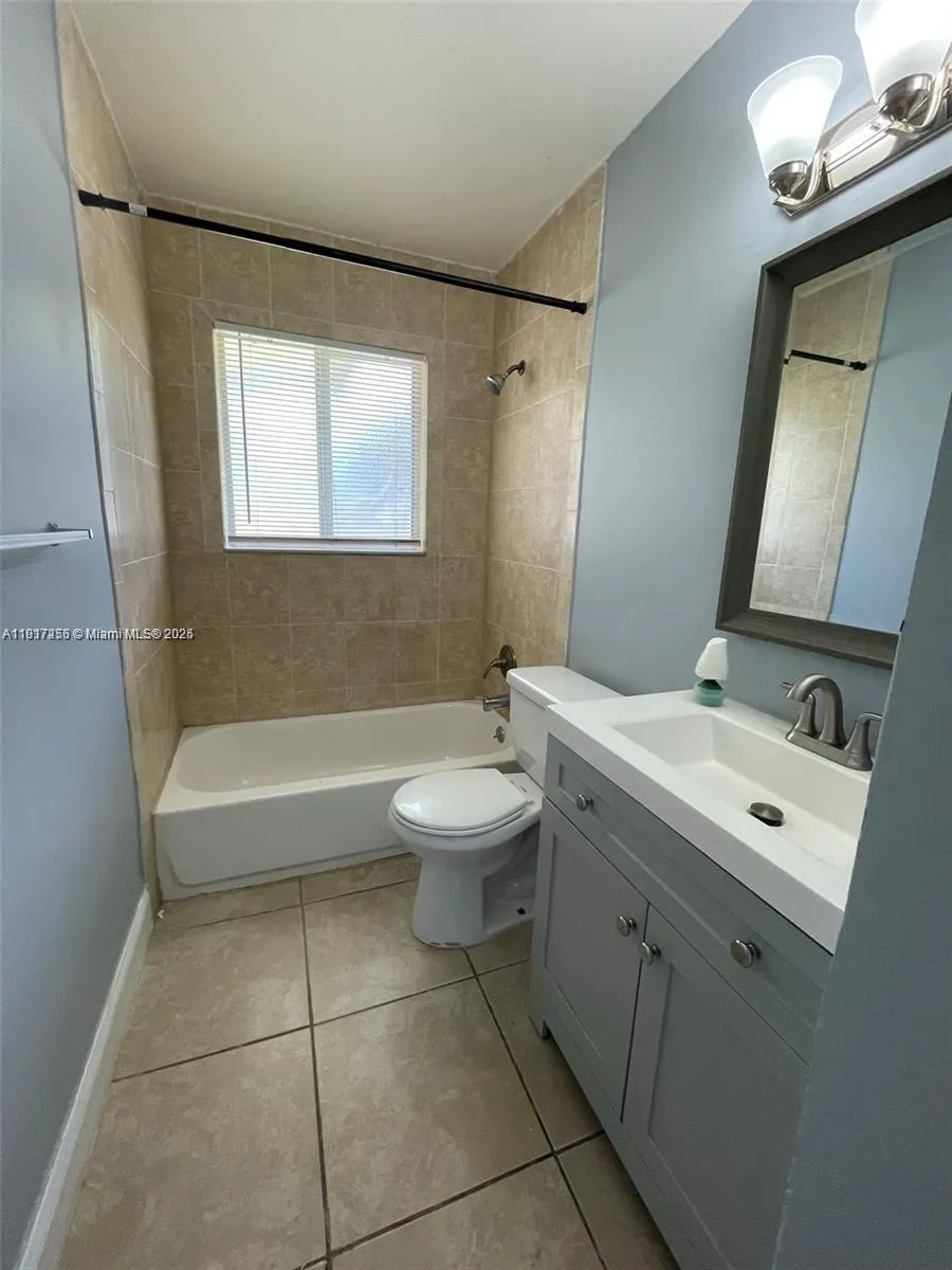 340 N 68th Avenue, Hollywood 1165 SF