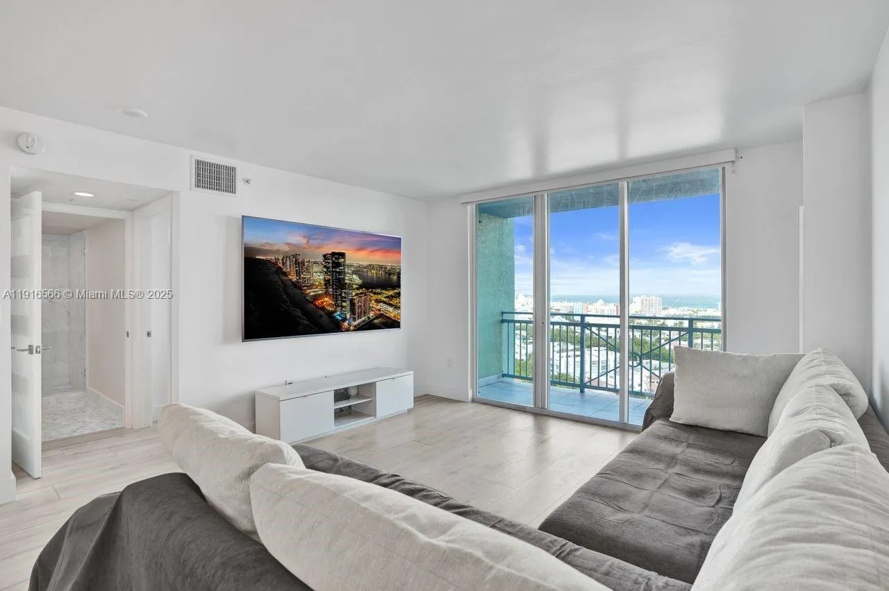 90 Alton Rd 1907, Miami Beach, Florida 33139, Miami Beach, Florida 33139, 1 Bedroom Bedrooms, ,1 BathroomBathrooms,Residential,For Sale,90 Alton Rd 1907, Miami Beach, Florida 33139,A11916566