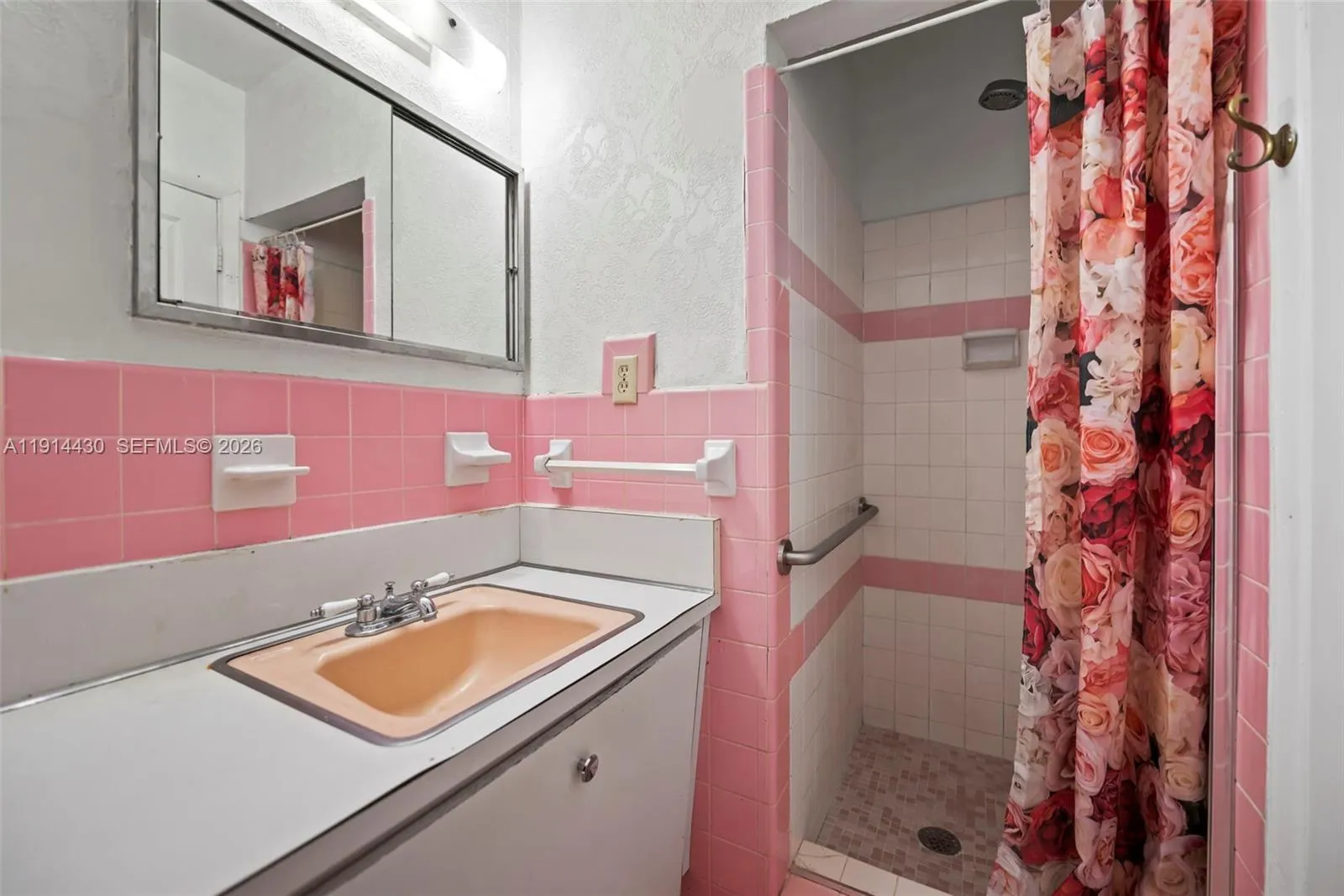 700 Ne 118th St, Biscayne Park, Florida 33161, Biscayne Park, Florida 33161, 3 Bedrooms Bedrooms, ,2 BathroomsBathrooms,Residential,For Sale,700 Ne 118th St, Biscayne Park, Florida 33161,A11914430
