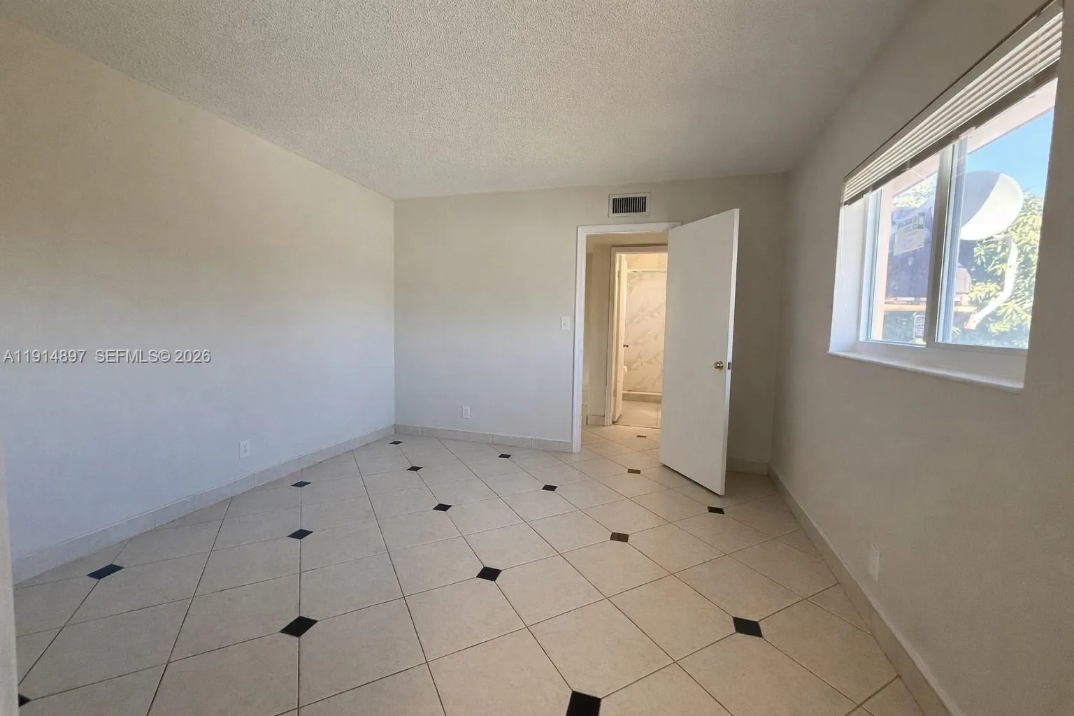 1733 Mayo St 9, Hollywood, Florida 33020, Hollywood, Florida 33020, 1 Bedroom Bedrooms, ,1 BathroomBathrooms,Residential Lease,For Rent,1733 Mayo St 9, Hollywood, Florida 33020,A11914897