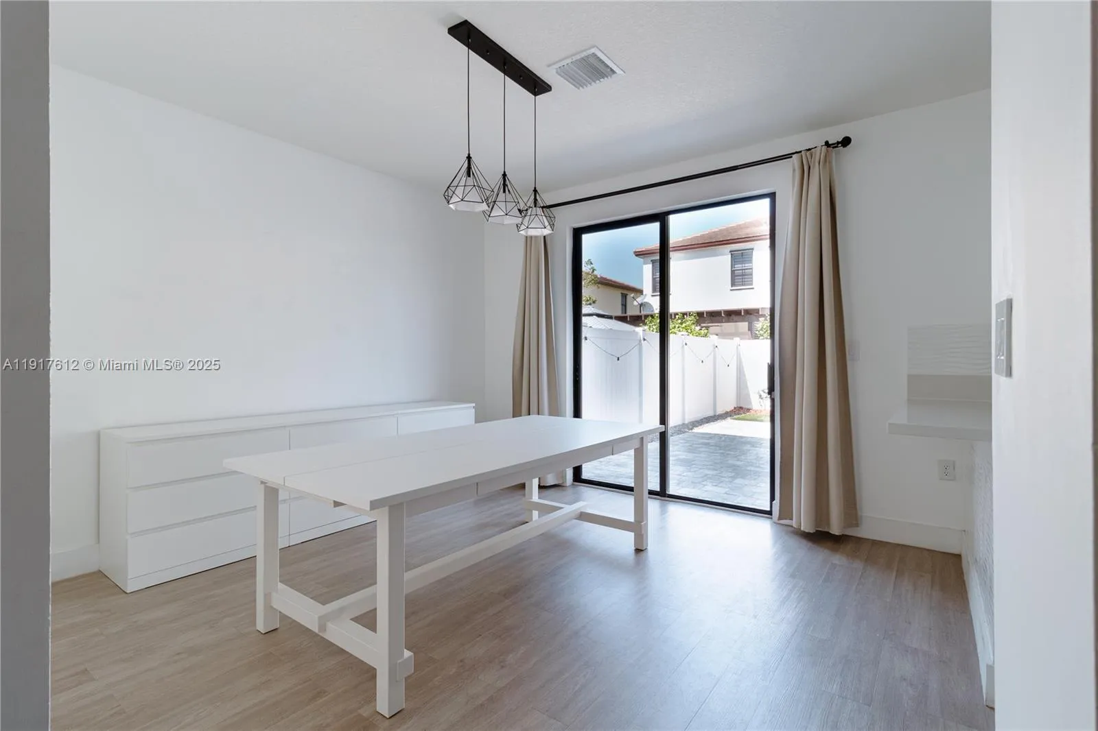 3435 W 105th Pl, Hialeah, Florida 33018, Hialeah, Florida 33018, 3 Bedrooms Bedrooms, ,2 BathroomsBathrooms,Residential,For Sale,3435 W 105th Pl, Hialeah, Florida 33018,A11917612