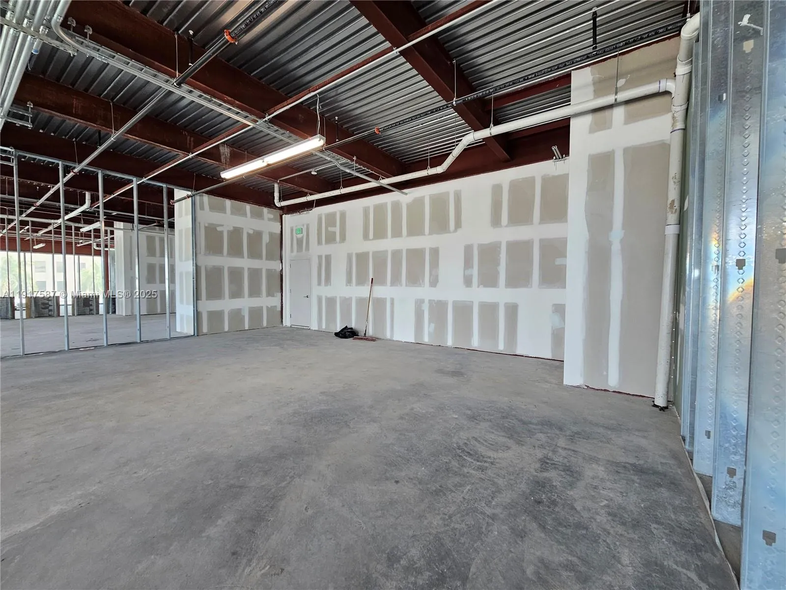 1006 E Hallandale Beach Blvd 4-205, Hallandale Bea, Hallandale Beach, Florida 33009, ,Commercial Sale,For Sale,1006 E Hallandale Beach Blvd 4-205, Hallandale Bea,A11917587