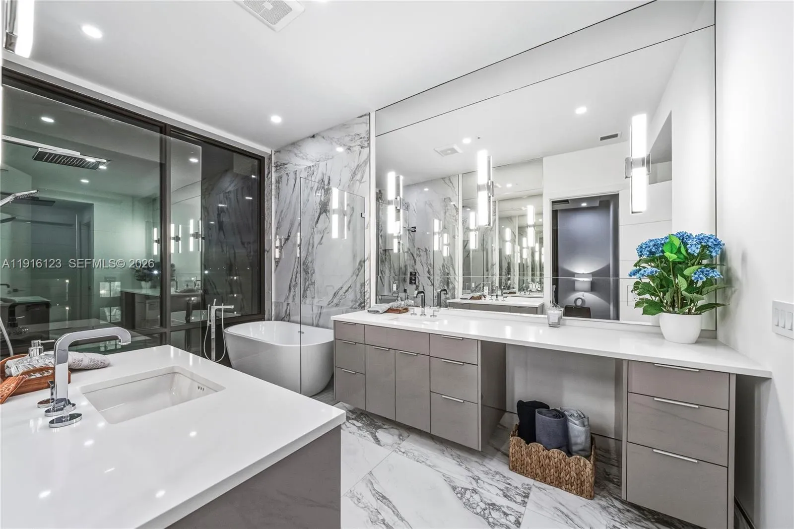 4098 Ne 167 St 9, North Miami Beach, Florida 33160, North Miami Beach, Florida 33160, 4 Bedrooms Bedrooms, ,4 BathroomsBathrooms,Residential,For Sale,4098 Ne 167 St 9, North Miami Beach, Florida 33160,A11916123