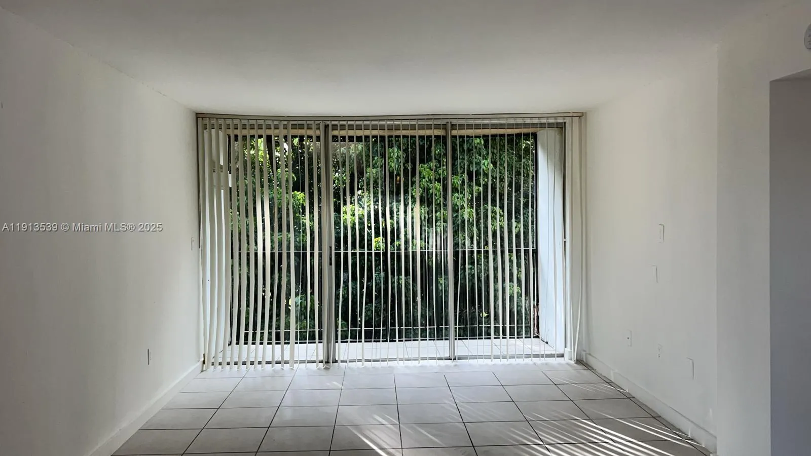 8860 Fontainebleau Blvd 403, Miami, Florida 33172, Miami, Florida 33172, 1 Bedroom Bedrooms, ,1 BathroomBathrooms,Residential,For Sale,8860 Fontainebleau Blvd 403, Miami, Florida 33172,A11913539