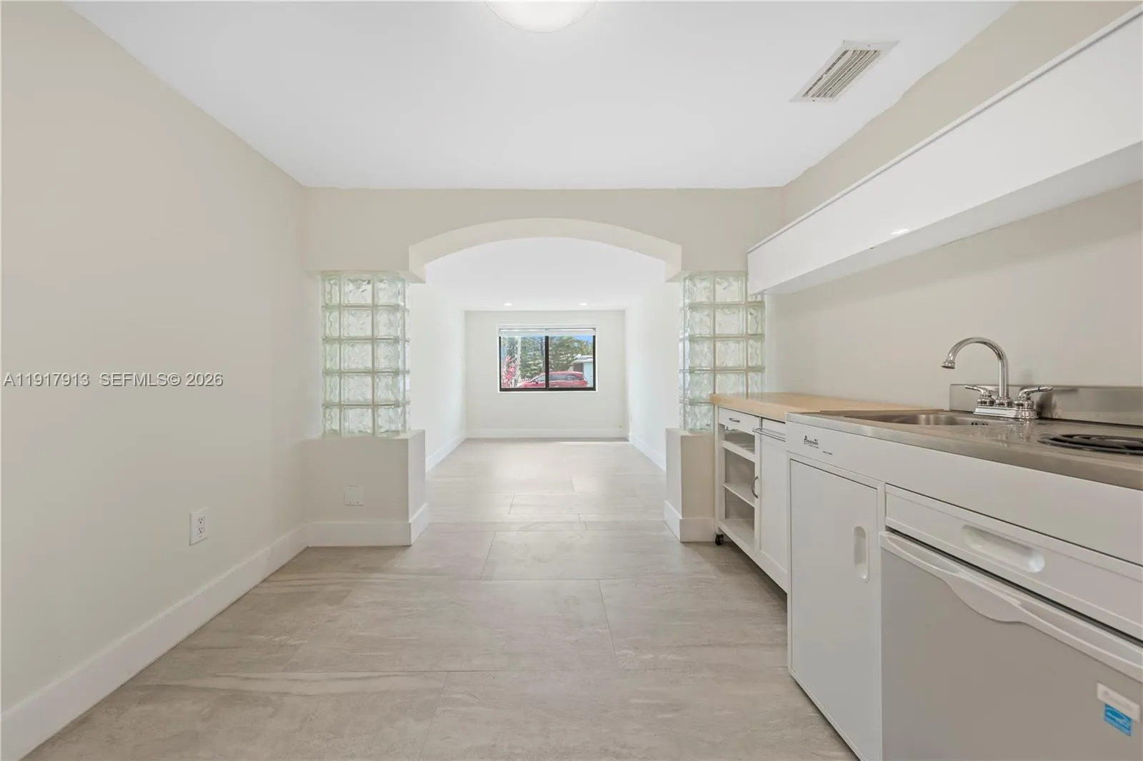 161 Sw 52nd Ct 161, Miami, Florida 33134, Miami, Florida 33134, 1 Bedroom Bedrooms, ,1 BathroomBathrooms,Residential Lease,For Rent,161 Sw 52nd Ct 161, Miami, Florida 33134,A11917913
