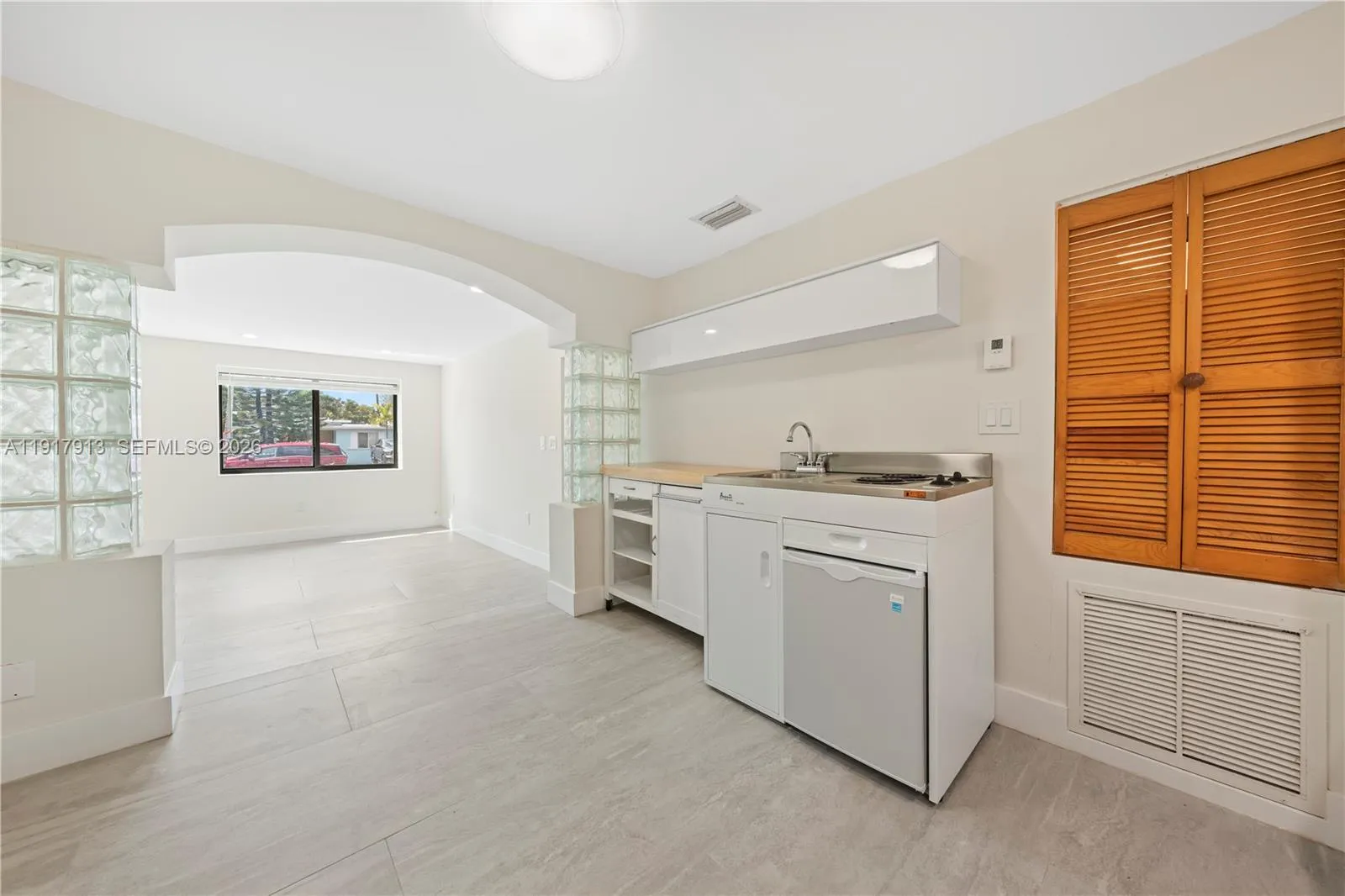 161 Sw 52nd Ct 161, Miami, Florida 33134, Miami, Florida 33134, 1 Bedroom Bedrooms, ,1 BathroomBathrooms,Residential Lease,For Rent,161 Sw 52nd Ct 161, Miami, Florida 33134,A11917913