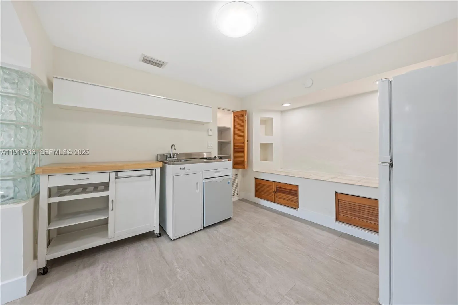 161 Sw 52nd Ct 161, Miami, Florida 33134, Miami, Florida 33134, 1 Bedroom Bedrooms, ,1 BathroomBathrooms,Residential Lease,For Rent,161 Sw 52nd Ct 161, Miami, Florida 33134,A11917913