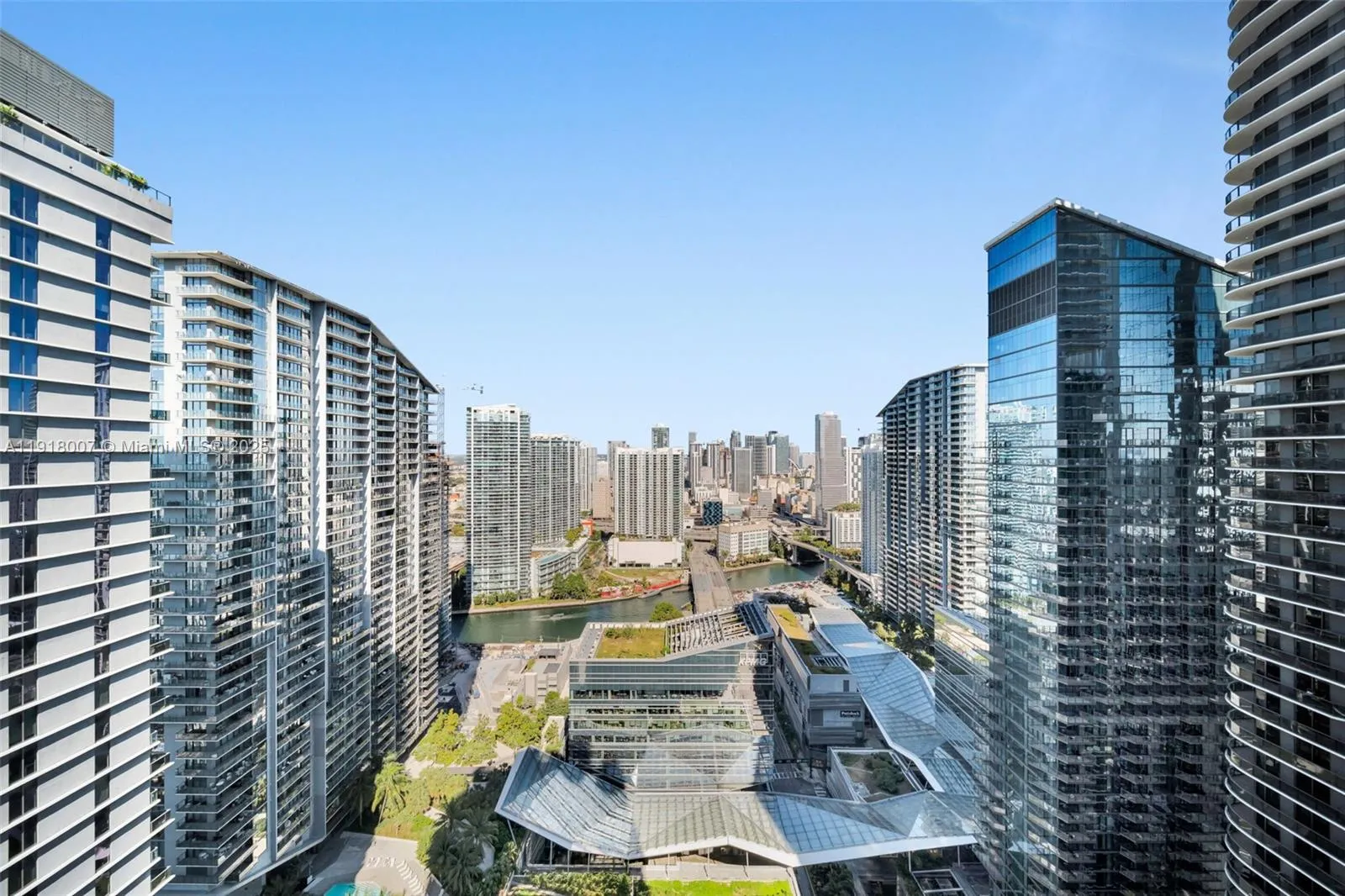 45 Sw 9th St 3909, Miami, Florida 33130, Miami, Florida 33130, 1 Bedroom Bedrooms, ,1 BathroomBathrooms,Residential,For Sale,45 Sw 9th St 3909, Miami, Florida 33130,A11918007