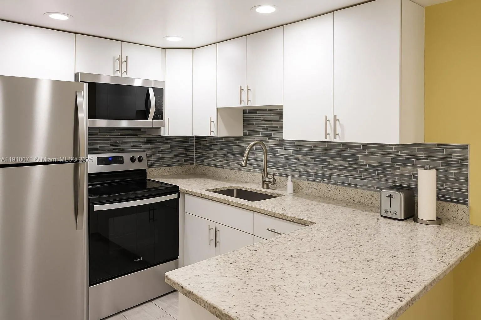 5771 Washington St H1, Hollywood, Florida 33023, Hollywood, Florida 33023, 2 Bedrooms Bedrooms, ,2 BathroomsBathrooms,Residential,For Sale,5771 Washington St H1, Hollywood, Florida 33023,A11918071