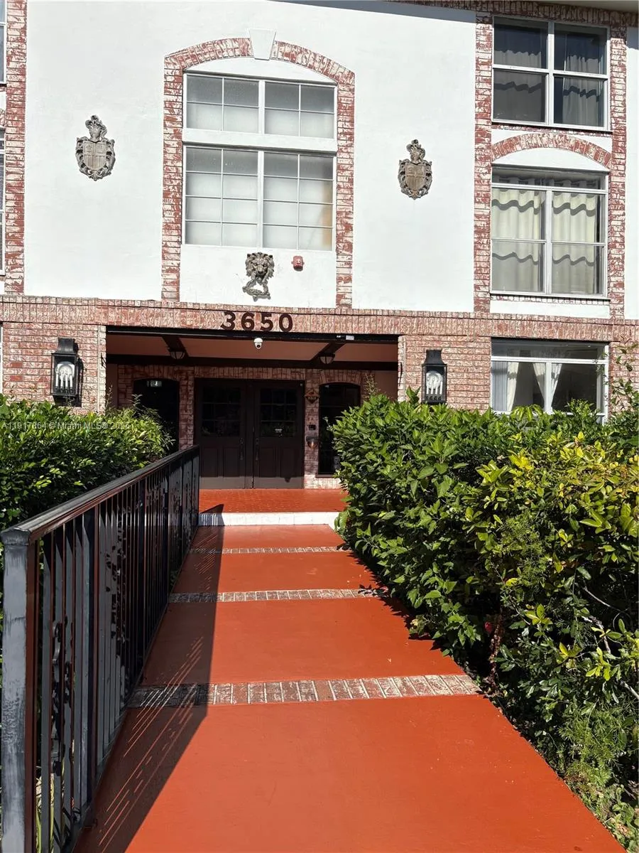 3650 Inverrary Dr 1n, Lauderhill, Florida 33319, Lauderhill, Florida 33319, 1 Bedroom Bedrooms, ,1 BathroomBathrooms,Residential Lease,For Rent,3650 Inverrary Dr 1n, Lauderhill, Florida 33319,A11917864