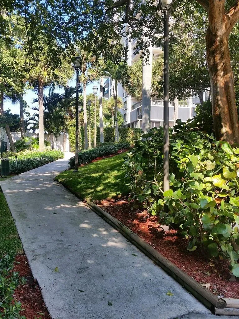 2333 Brickell Ave 2215, Miami, Florida 33129, Miami, Florida 33129, 2 Bedrooms Bedrooms, ,2 BathroomsBathrooms,Residential Lease,For Rent,2333 Brickell Ave 2215, Miami, Florida 33129,A11916945