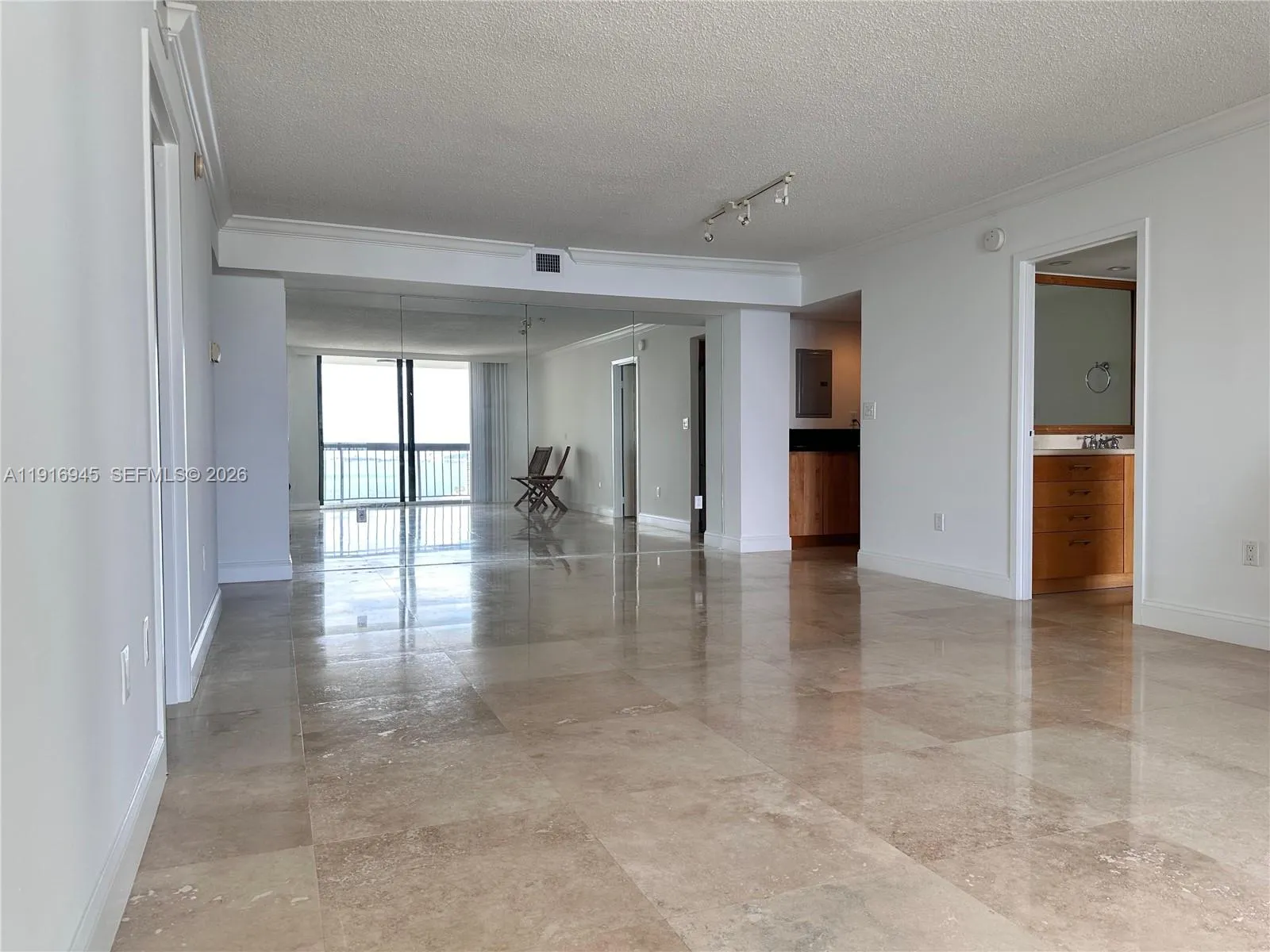 2333 Brickell Ave 2215, Miami, Florida 33129, Miami, Florida 33129, 2 Bedrooms Bedrooms, ,2 BathroomsBathrooms,Residential Lease,For Rent,2333 Brickell Ave 2215, Miami, Florida 33129,A11916945