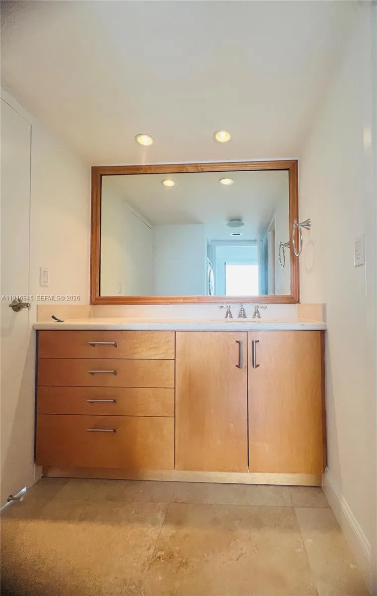 2333 Brickell Ave 2215, Miami, Florida 33129, Miami, Florida 33129, 2 Bedrooms Bedrooms, ,2 BathroomsBathrooms,Residential Lease,For Rent,2333 Brickell Ave 2215, Miami, Florida 33129,A11916945