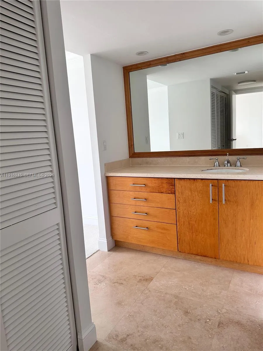 2333 Brickell Ave 2215, Miami, Florida 33129, Miami, Florida 33129, 2 Bedrooms Bedrooms, ,2 BathroomsBathrooms,Residential Lease,For Rent,2333 Brickell Ave 2215, Miami, Florida 33129,A11916945