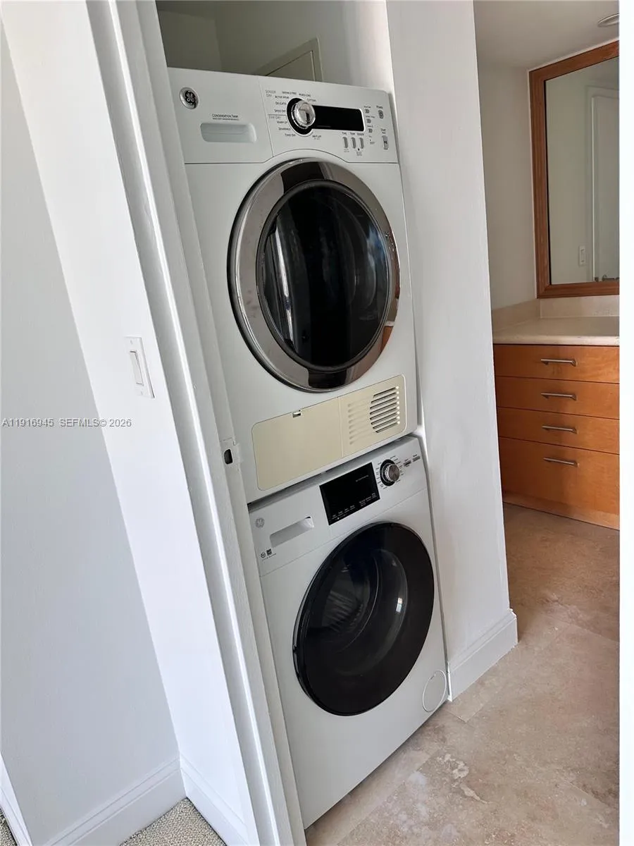 2333 Brickell Ave 2215, Miami, Florida 33129, Miami, Florida 33129, 2 Bedrooms Bedrooms, ,2 BathroomsBathrooms,Residential Lease,For Rent,2333 Brickell Ave 2215, Miami, Florida 33129,A11916945