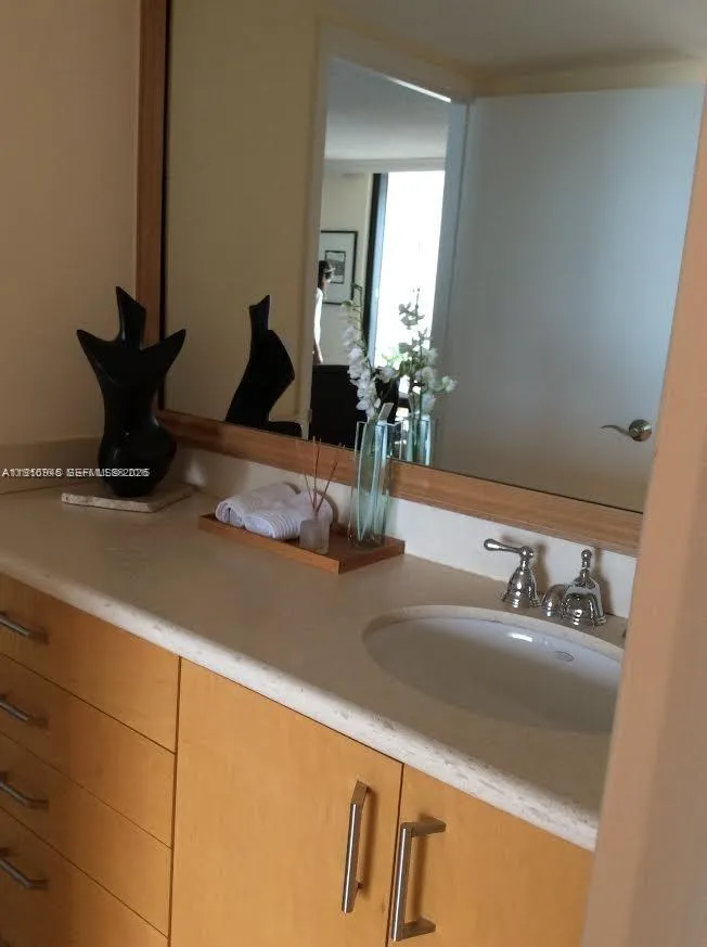 2333 Brickell Ave 2215, Miami, Florida 33129, Miami, Florida 33129, 2 Bedrooms Bedrooms, ,2 BathroomsBathrooms,Residential Lease,For Rent,2333 Brickell Ave 2215, Miami, Florida 33129,A11916945
