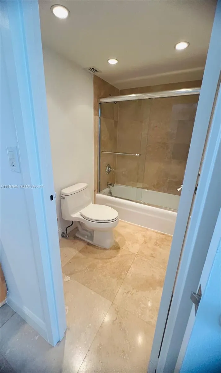 2333 Brickell Ave 2215, Miami, Florida 33129, Miami, Florida 33129, 2 Bedrooms Bedrooms, ,2 BathroomsBathrooms,Residential Lease,For Rent,2333 Brickell Ave 2215, Miami, Florida 33129,A11916945