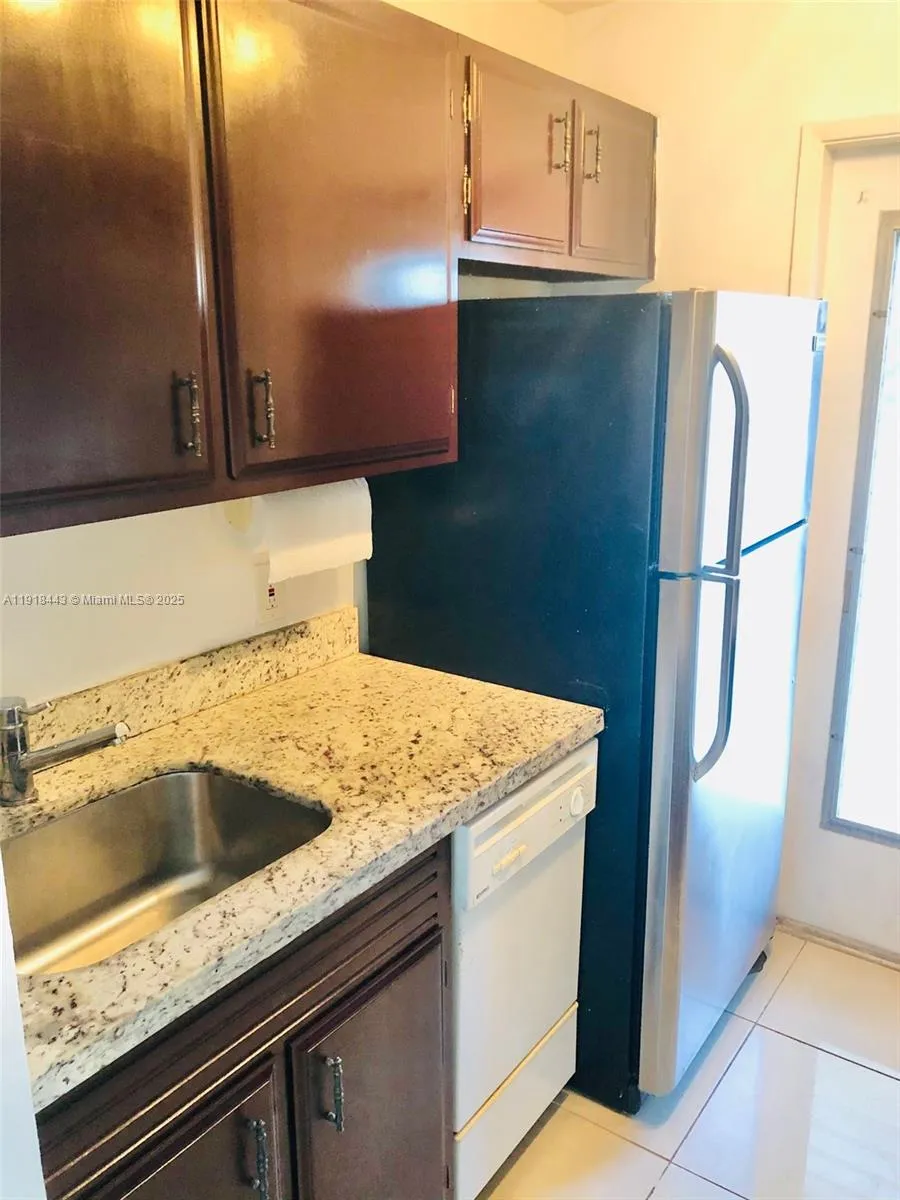 1025 Se 15th St 9d, Fort Lauderdale, Florida 33316, Fort Lauderdale, Florida 33316, 2 Bedrooms Bedrooms, ,1 BathroomBathrooms,Residential Lease,For Rent,1025 Se 15th St 9d, Fort Lauderdale, Florida 33316,A11918443