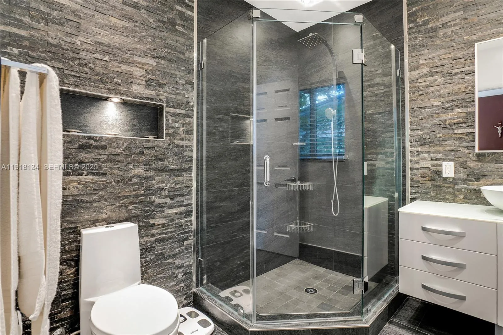 259 E Shore Dr, Miami, Florida 33133, Miami, Florida 33133, 4 Bedrooms Bedrooms, ,3 BathroomsBathrooms,Residential,For Sale,259 E Shore Dr, Miami, Florida 33133,A11918134