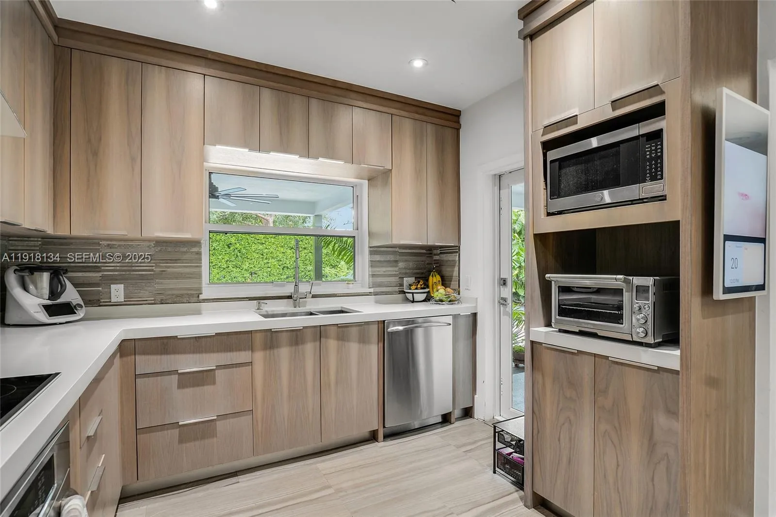 259 E Shore Dr, Miami, Florida 33133, Miami, Florida 33133, 4 Bedrooms Bedrooms, ,3 BathroomsBathrooms,Residential,For Sale,259 E Shore Dr, Miami, Florida 33133,A11918134