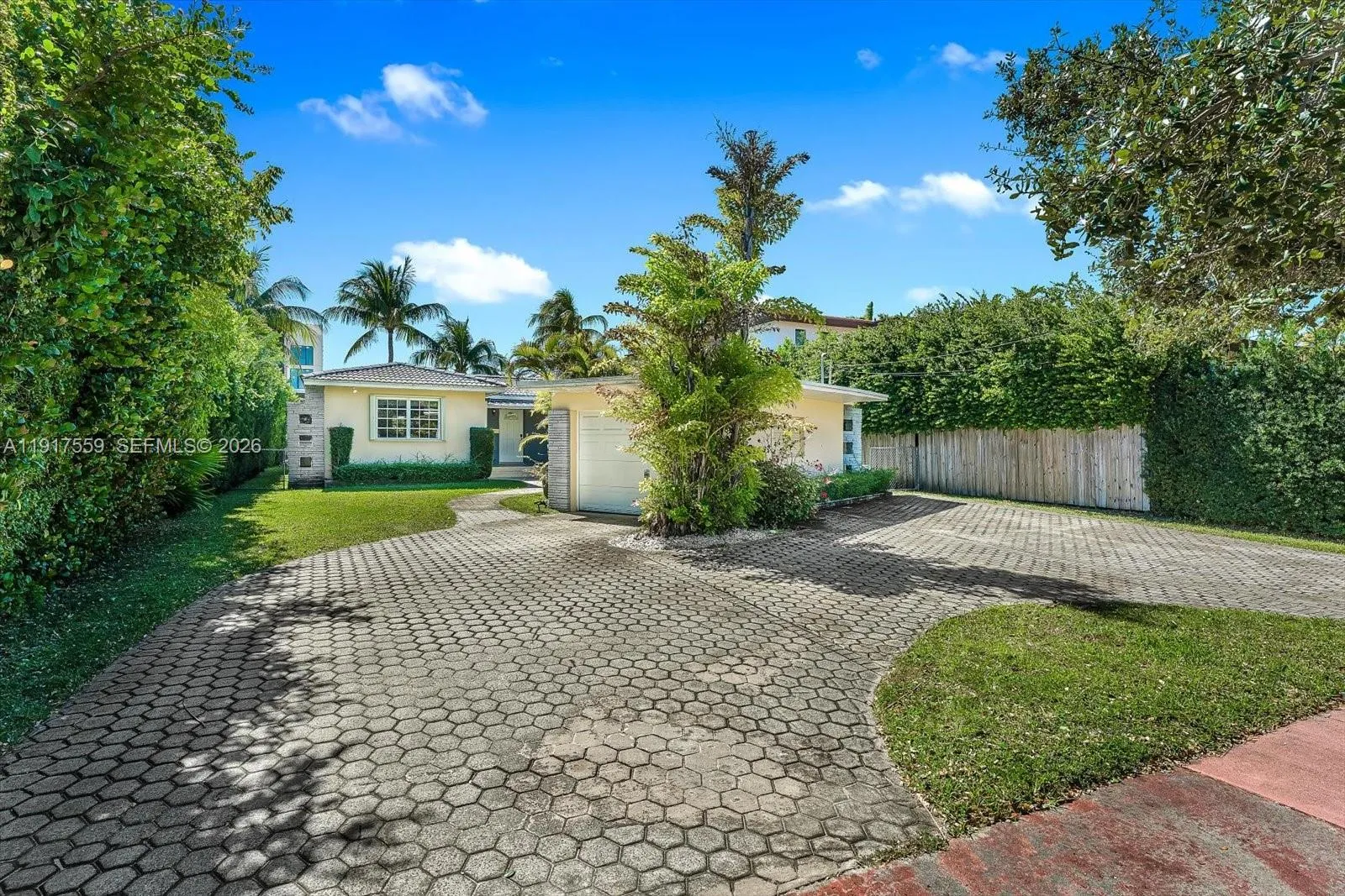 700 S Shore Dr, Miami Beach, Florida 33141, Miami Beach, Florida 33141, 2 Bedrooms Bedrooms, ,2 BathroomsBathrooms,Residential,For Sale,700 S Shore Dr, Miami Beach, Florida 33141,A11917559