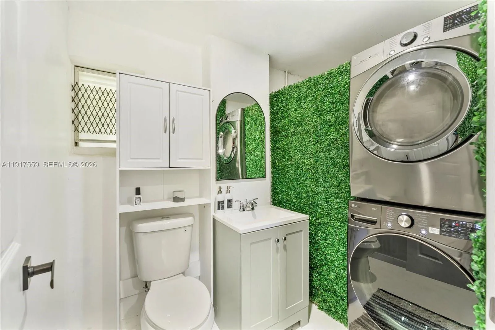 700 S Shore Dr, Miami Beach, Florida 33141, Miami Beach, Florida 33141, 2 Bedrooms Bedrooms, ,2 BathroomsBathrooms,Residential,For Sale,700 S Shore Dr, Miami Beach, Florida 33141,A11917559