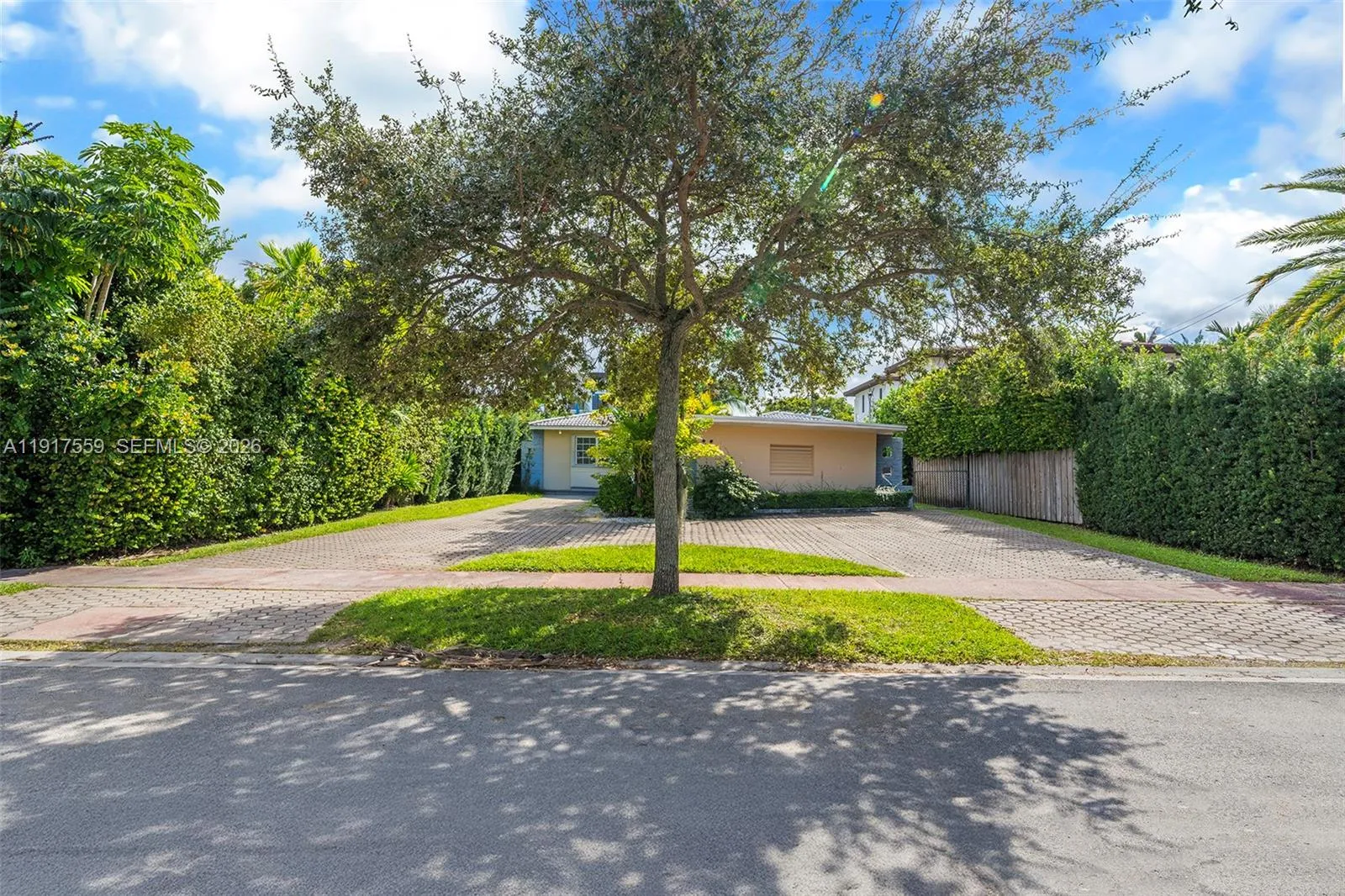 700 S Shore Dr, Miami Beach, Florida 33141, Miami Beach, Florida 33141, 2 Bedrooms Bedrooms, ,2 BathroomsBathrooms,Residential,For Sale,700 S Shore Dr, Miami Beach, Florida 33141,A11917559