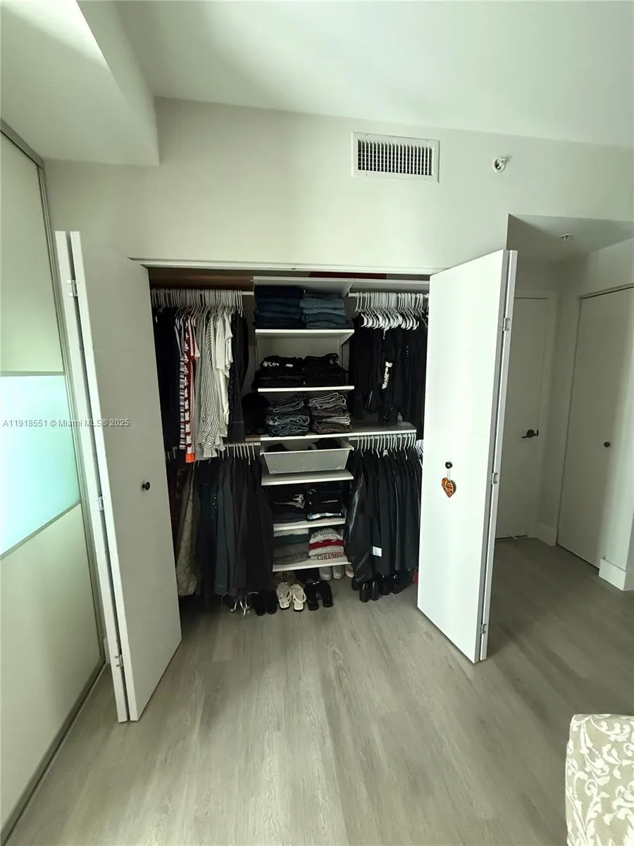 90 Sw 3rd St 2108, Miami, Florida 33130, Miami, Florida 33130, 1 Bedroom Bedrooms, ,1 BathroomBathrooms,Residential Lease,For Rent,90 Sw 3rd St 2108, Miami, Florida 33130,A11918551