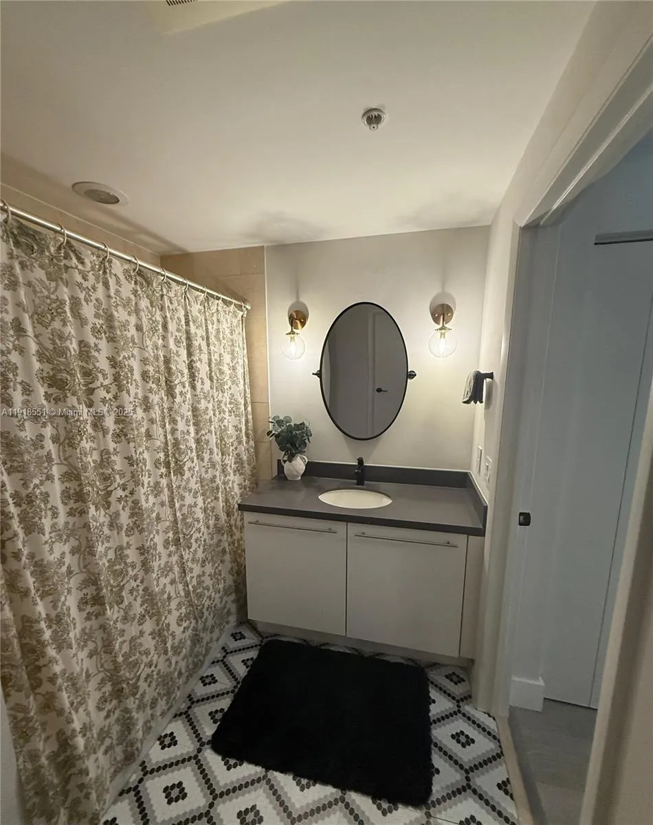 90 Sw 3rd St 2108, Miami, Florida 33130, Miami, Florida 33130, 1 Bedroom Bedrooms, ,1 BathroomBathrooms,Residential Lease,For Rent,90 Sw 3rd St 2108, Miami, Florida 33130,A11918551