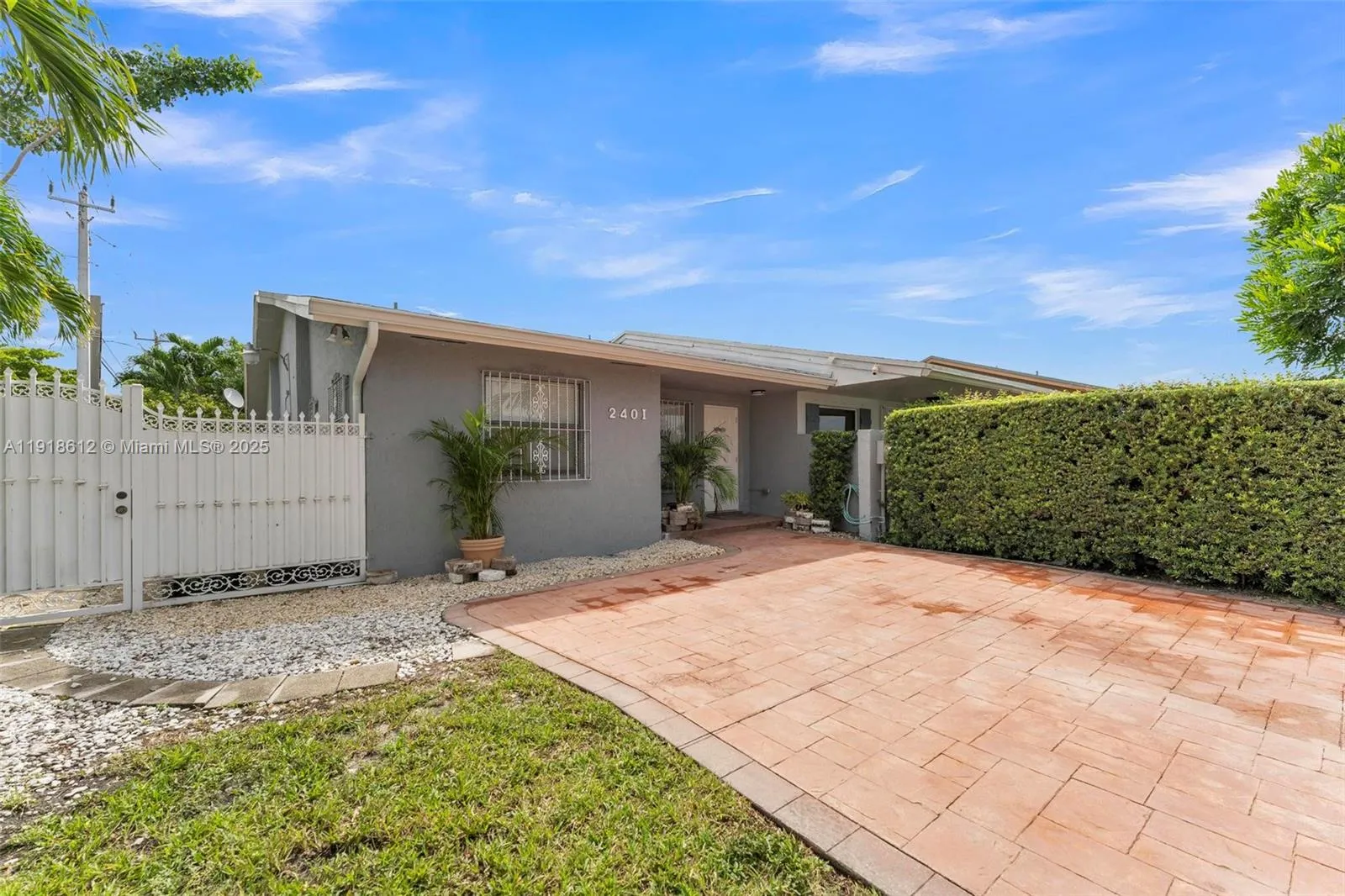 2401 Sw 102nd Ave, Miami, Florida 33165, Miami, Florida 33165, 3 Bedrooms Bedrooms, ,2 BathroomsBathrooms,Residential Lease,For Rent,2401 Sw 102nd Ave, Miami, Florida 33165,A11918612