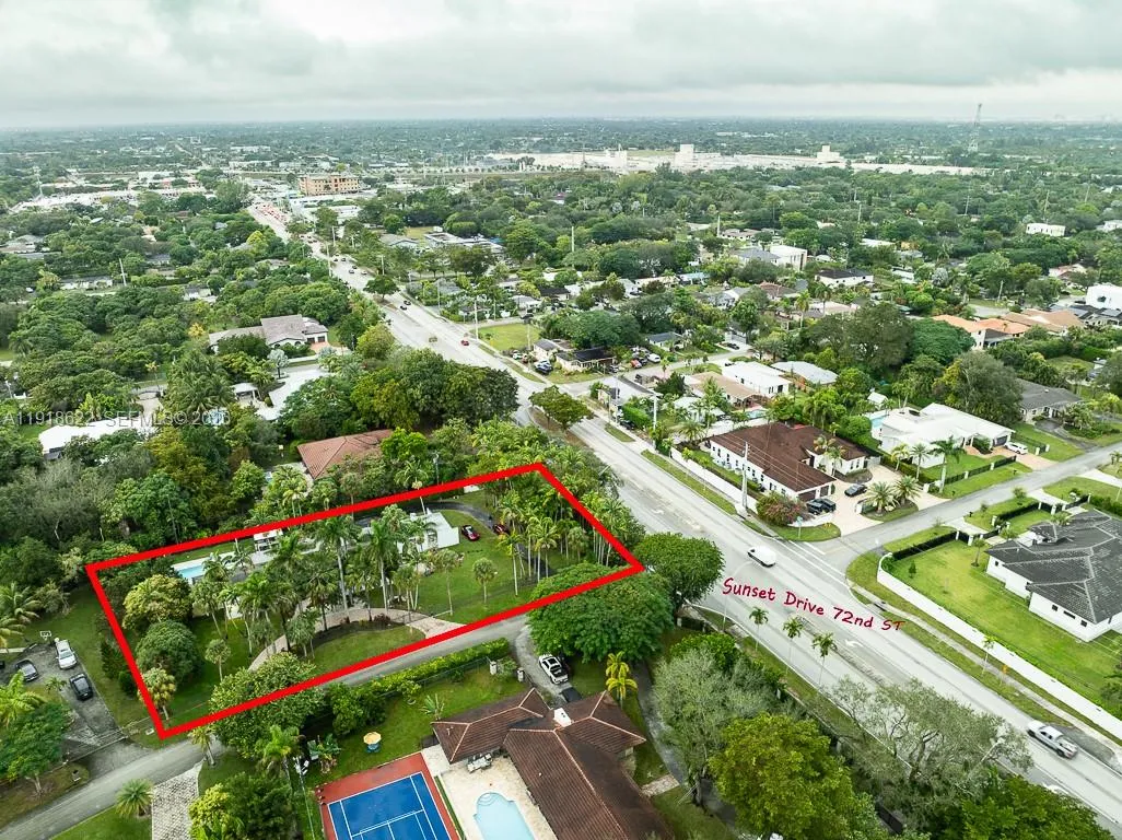 8290 Sunset Dr, Miami, Florida 33143, Miami, Florida 33143, 3 Bedrooms Bedrooms, ,3 BathroomsBathrooms,Residential,For Sale,8290 Sunset Dr, Miami, Florida 33143,A11918622