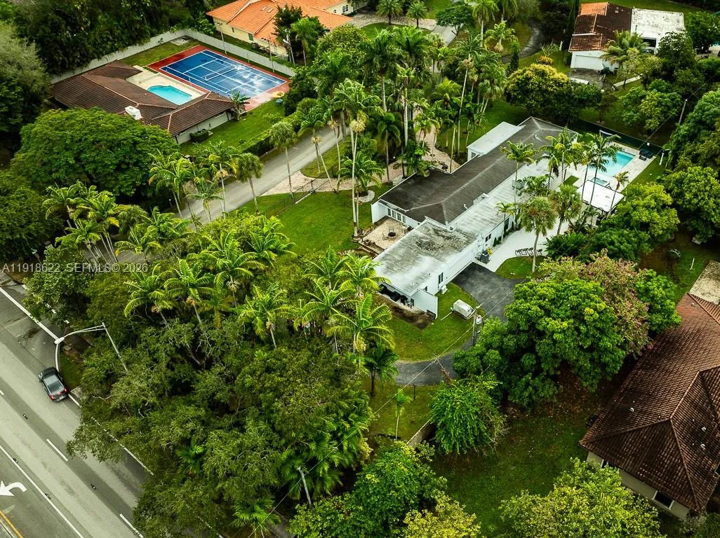 8290 Sunset Dr, Miami, Florida 33143, Miami, Florida 33143, 3 Bedrooms Bedrooms, ,3 BathroomsBathrooms,Residential,For Sale,8290 Sunset Dr, Miami, Florida 33143,A11918622