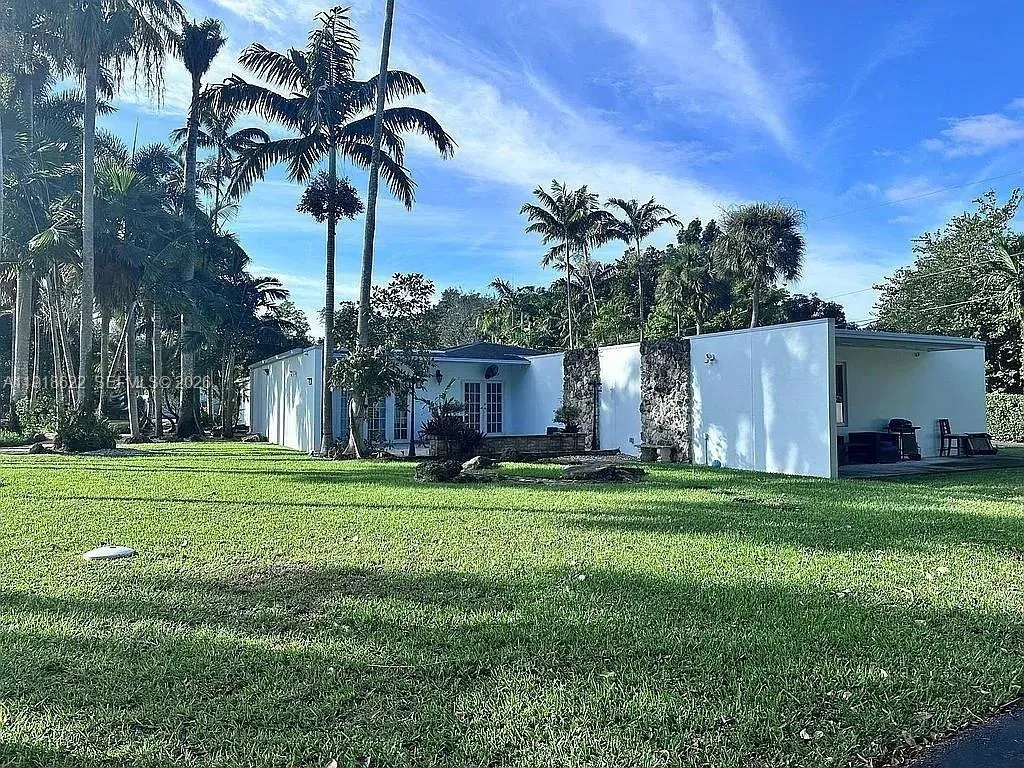8290 Sunset Dr, Miami, Florida 33143, Miami, Florida 33143, 3 Bedrooms Bedrooms, ,3 BathroomsBathrooms,Residential,For Sale,8290 Sunset Dr, Miami, Florida 33143,A11918622