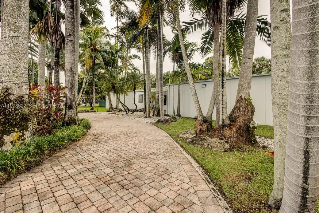 8290 Sunset Dr, Miami, Florida 33143, Miami, Florida 33143, 3 Bedrooms Bedrooms, ,3 BathroomsBathrooms,Residential,For Sale,8290 Sunset Dr, Miami, Florida 33143,A11918622