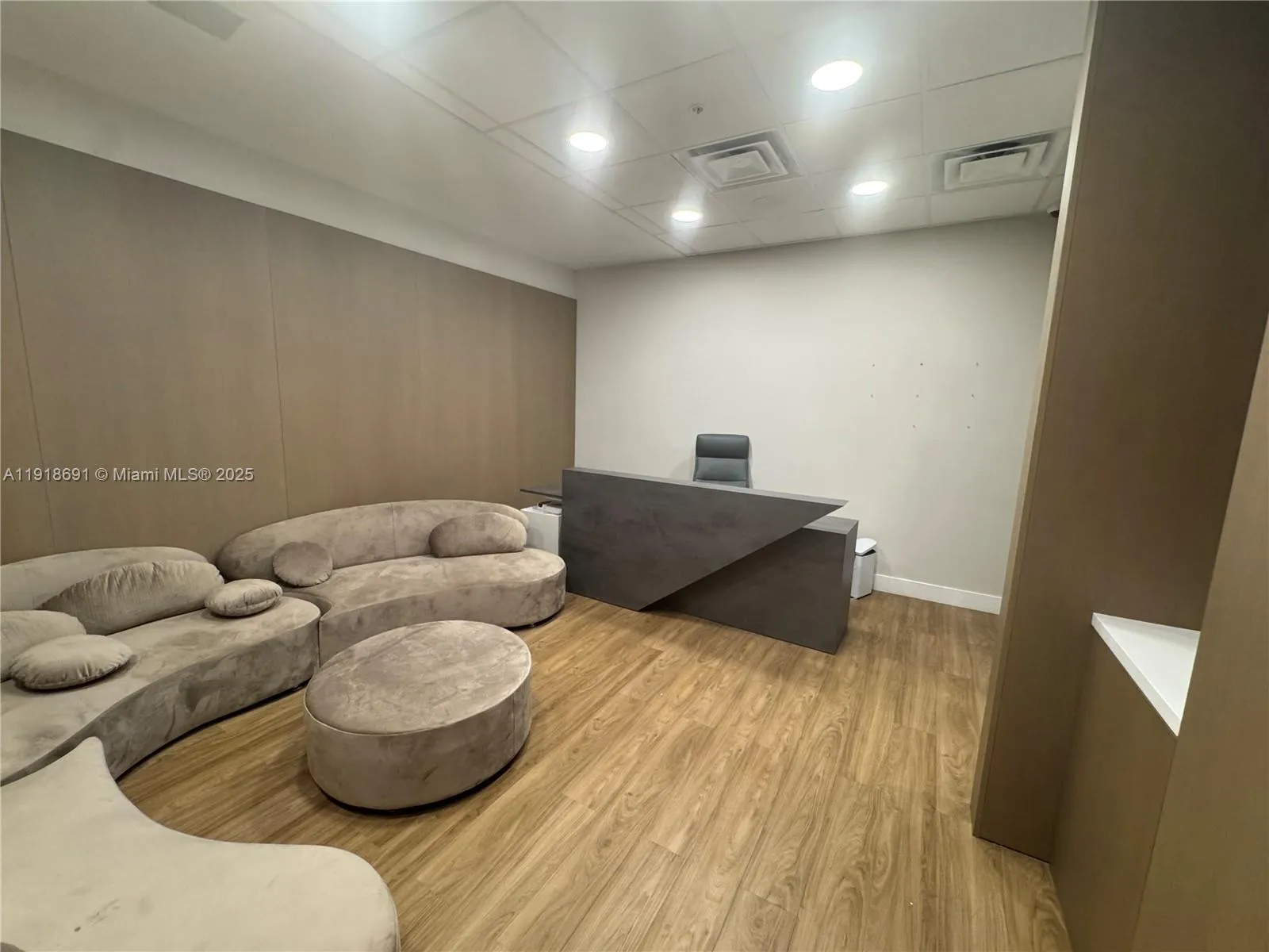 2820 Ne 214th St 1004, Aventura, Florida 33180, Aventura, Florida 33180, ,Commercial Sale,For Sale,2820 Ne 214th St 1004, Aventura, Florida 33180,A11918691