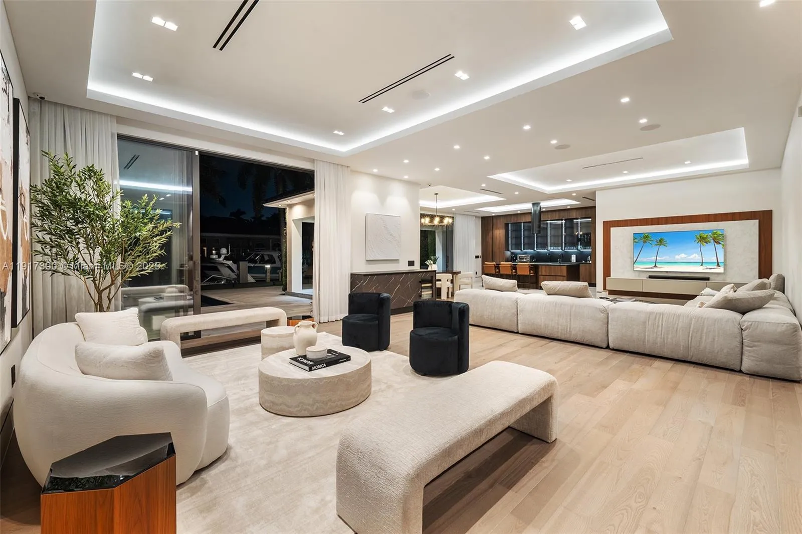 900 Washington St, Hollywood, Florida 33019, Hollywood, Florida 33019, 4 Bedrooms Bedrooms, ,4 BathroomsBathrooms,Residential,For Sale,900 Washington St, Hollywood, Florida 33019,A11917390