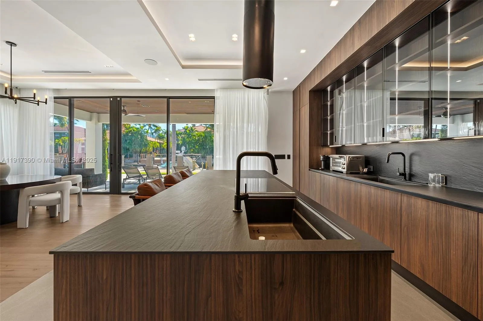 900 Washington St, Hollywood, Florida 33019, Hollywood, Florida 33019, 4 Bedrooms Bedrooms, ,4 BathroomsBathrooms,Residential,For Sale,900 Washington St, Hollywood, Florida 33019,A11917390