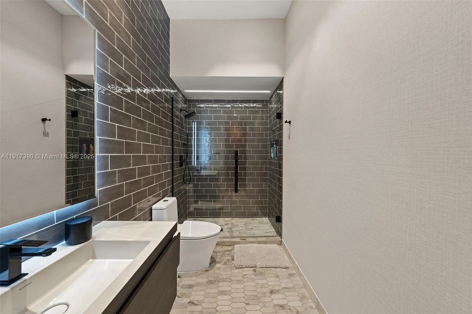 900 Washington St, Hollywood, Florida 33019, Hollywood, Florida 33019, 4 Bedrooms Bedrooms, ,4 BathroomsBathrooms,Residential,For Sale,900 Washington St, Hollywood, Florida 33019,A11917390