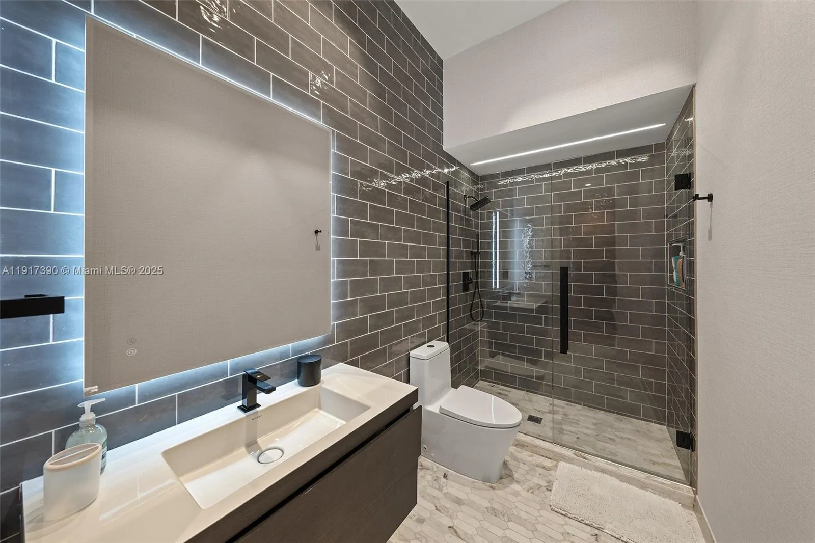 900 Washington St, Hollywood, Florida 33019, Hollywood, Florida 33019, 4 Bedrooms Bedrooms, ,4 BathroomsBathrooms,Residential,For Sale,900 Washington St, Hollywood, Florida 33019,A11917390