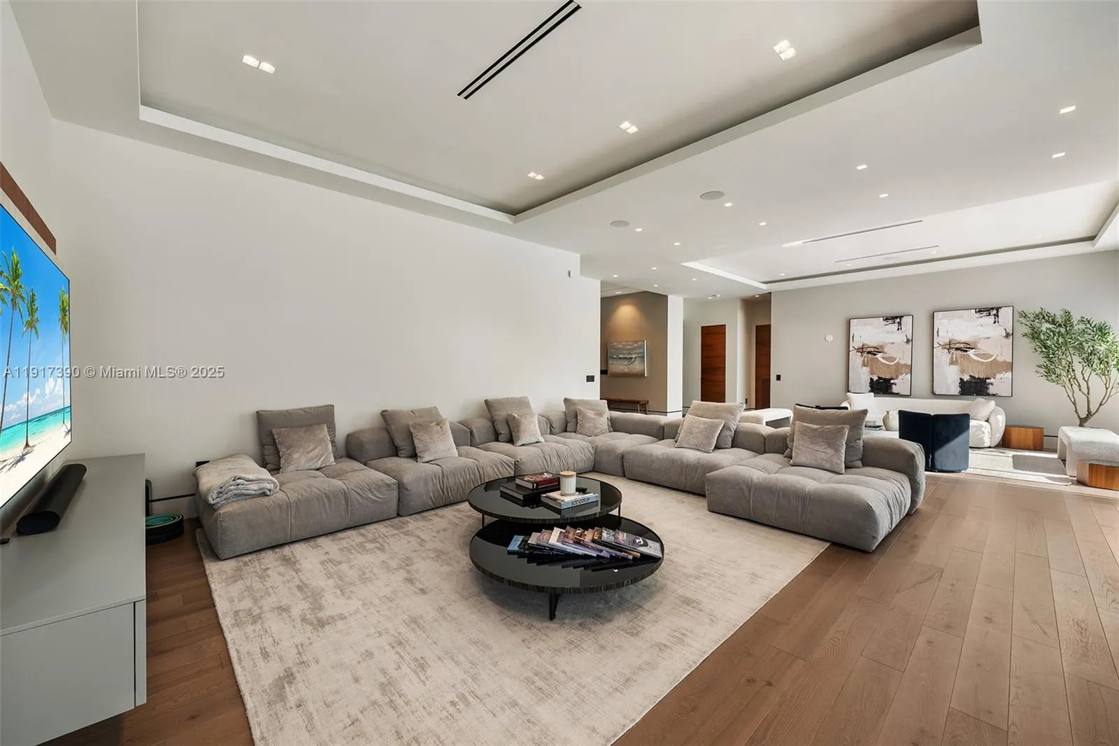 900 Washington St, Hollywood, Florida 33019, Hollywood, Florida 33019, 4 Bedrooms Bedrooms, ,4 BathroomsBathrooms,Residential,For Sale,900 Washington St, Hollywood, Florida 33019,A11917390