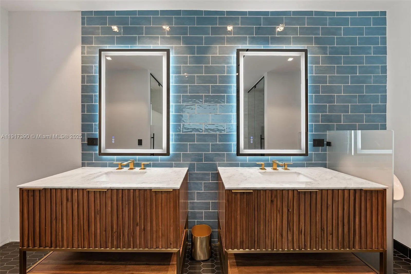 900 Washington St, Hollywood, Florida 33019, Hollywood, Florida 33019, 4 Bedrooms Bedrooms, ,4 BathroomsBathrooms,Residential,For Sale,900 Washington St, Hollywood, Florida 33019,A11917390