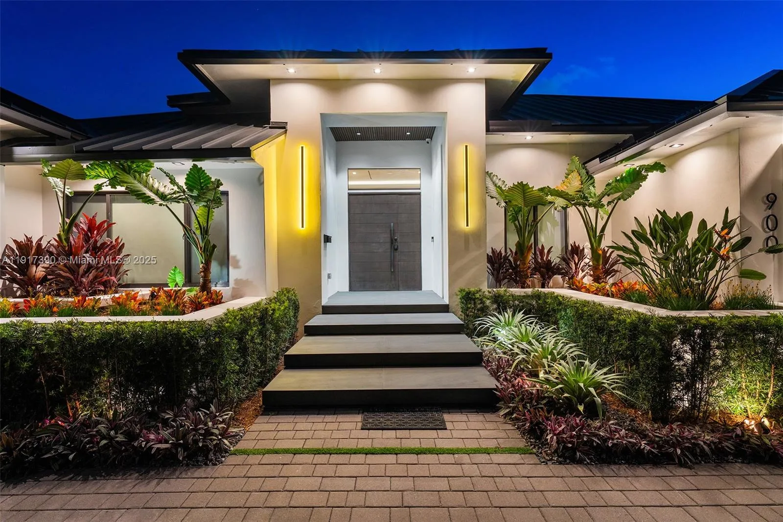 900 Washington St, Hollywood, Florida 33019, Hollywood, Florida 33019, 4 Bedrooms Bedrooms, ,4 BathroomsBathrooms,Residential,For Sale,900 Washington St, Hollywood, Florida 33019,A11917390