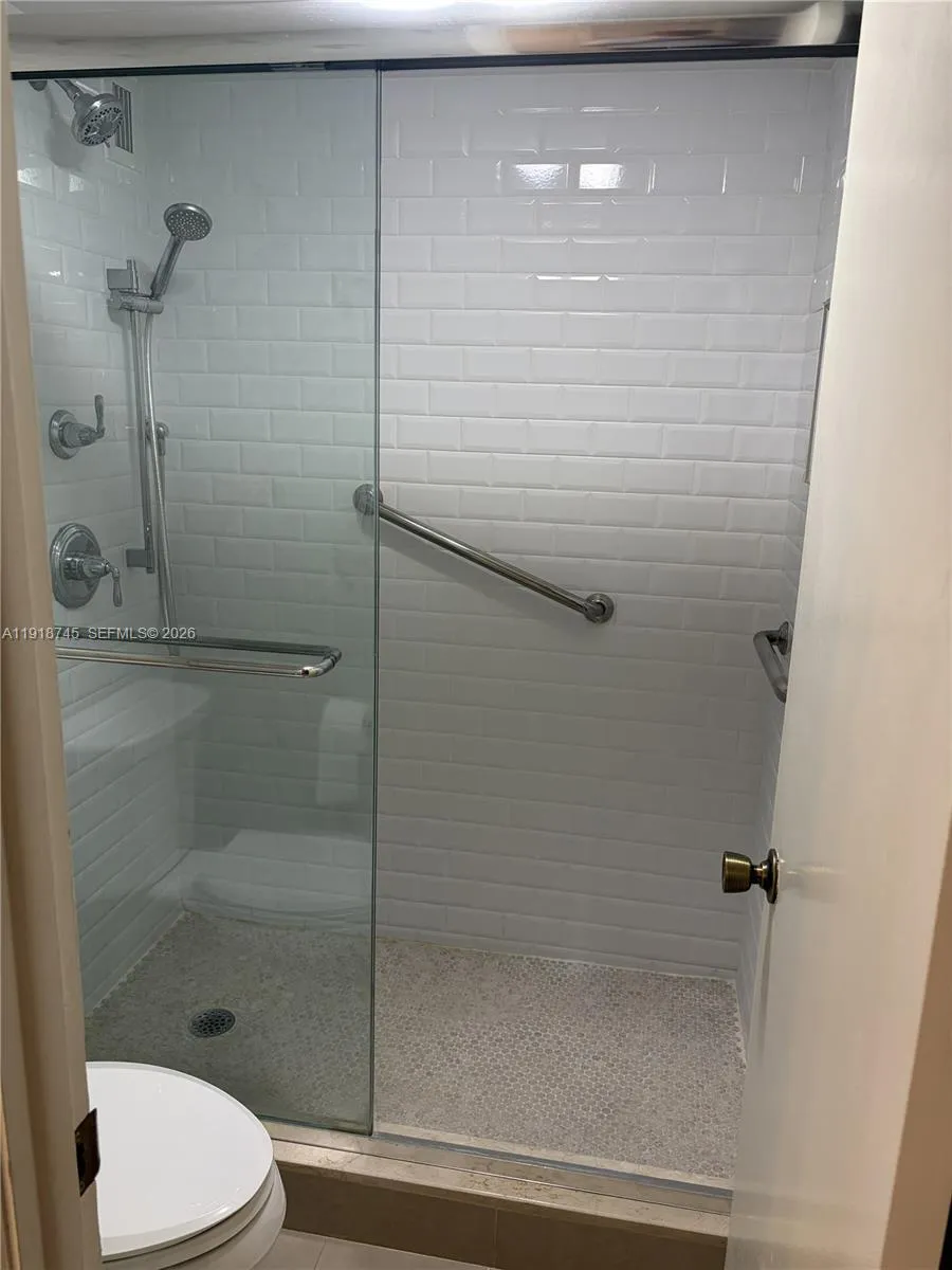 625 Biltmore Way 805, Coral Gables, Florida 33134, Coral Gables, Florida 33134, 2 Bedrooms Bedrooms, ,2 BathroomsBathrooms,Residential Lease,For Rent,625 Biltmore Way 805, Coral Gables, Florida 33134,A11918745