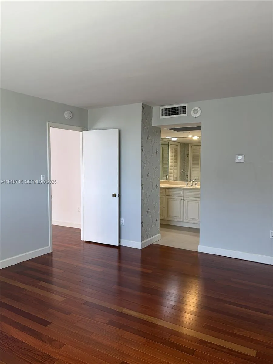 625 Biltmore Way 805, Coral Gables, Florida 33134, Coral Gables, Florida 33134, 2 Bedrooms Bedrooms, ,2 BathroomsBathrooms,Residential Lease,For Rent,625 Biltmore Way 805, Coral Gables, Florida 33134,A11918745