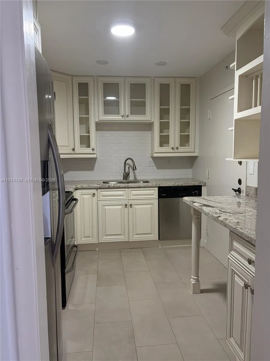 625 Biltmore Way 805, Coral Gables, Florida 33134, Coral Gables, Florida 33134, 2 Bedrooms Bedrooms, ,2 BathroomsBathrooms,Residential Lease,For Rent,625 Biltmore Way 805, Coral Gables, Florida 33134,A11918745