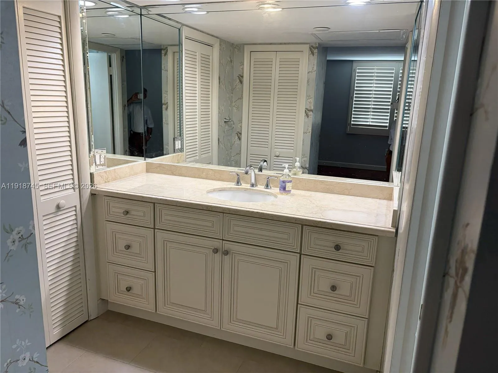 625 Biltmore Way 805, Coral Gables, Florida 33134, Coral Gables, Florida 33134, 2 Bedrooms Bedrooms, ,2 BathroomsBathrooms,Residential Lease,For Rent,625 Biltmore Way 805, Coral Gables, Florida 33134,A11918745